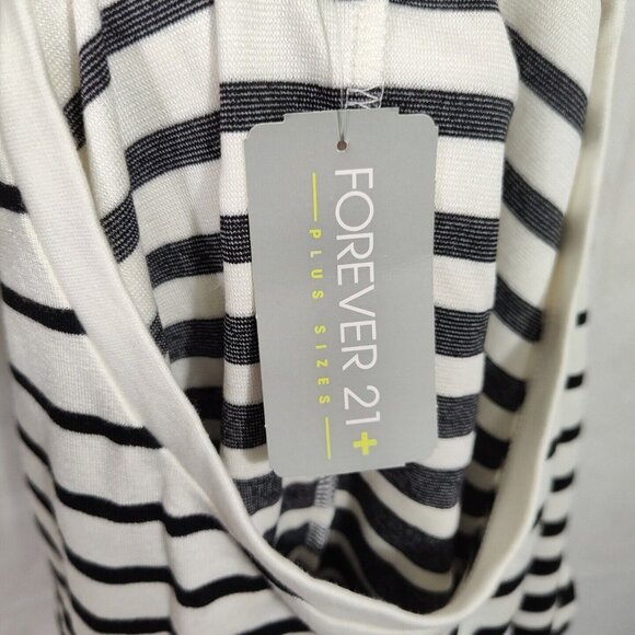 Forever 21+ Crop Knit Top Crew Neck Size 1X Cream Black Stripe Short Sleeve NEW - Picture 5 of 6